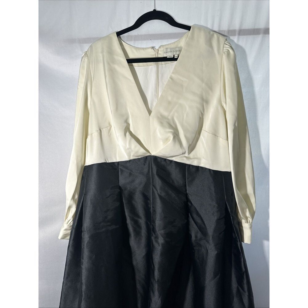 NWD $895 Sachin & Babi [ 20W ] Zoe V Neck Box Pleat Ball‎ Gown Ivory Black - Picture 9 of 14